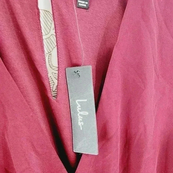 Lulu's Women's Chiffon Cold Shoulder Wrap Burgundy Romper Size S - Picture 6 of 9